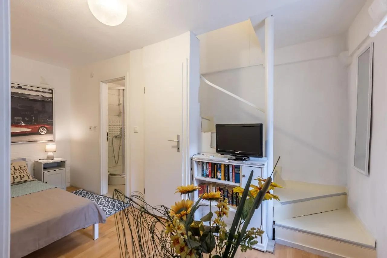 Apartment Stella Kastela 0*,  Croatia